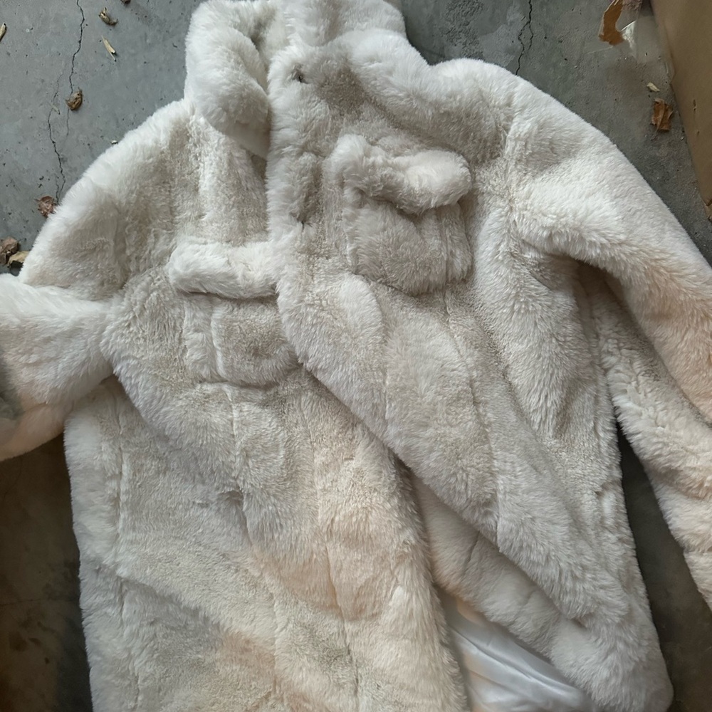 - Furry jacket - Picture 3 of 5